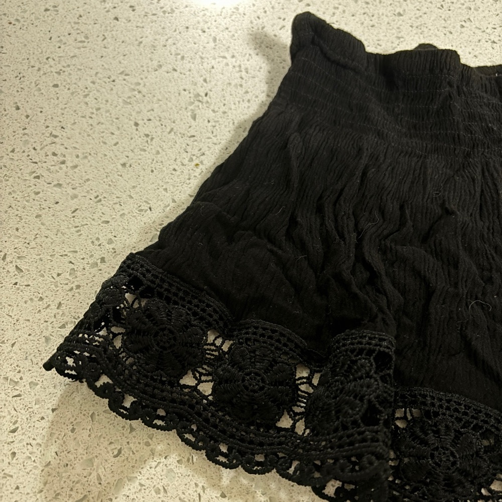 Flowy Shorts - Mid-High Rise - Picture 2 of 4